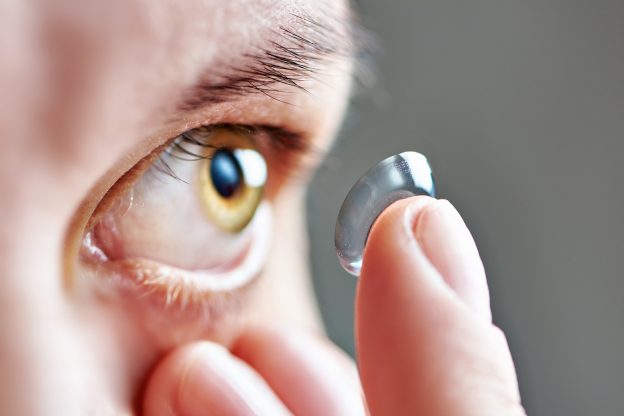 Pros and Cons of Contact Lenses